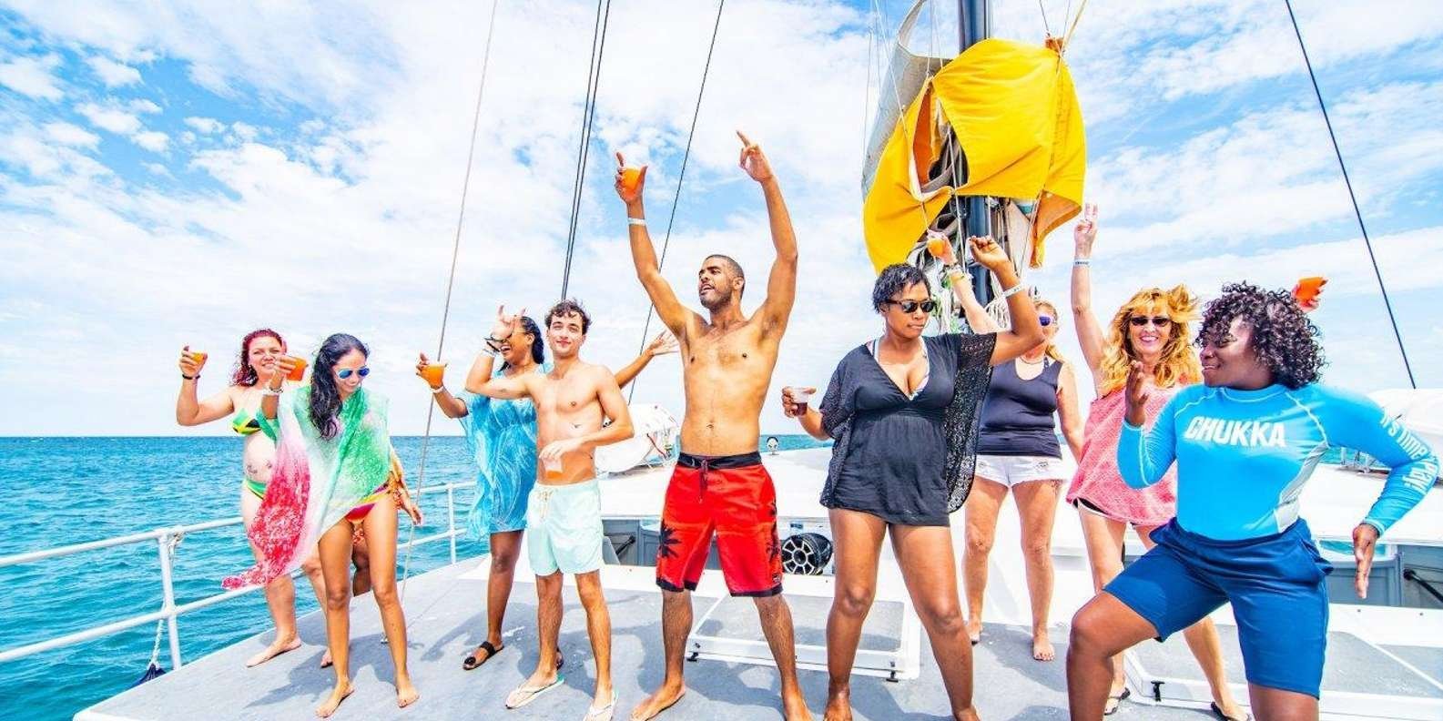 Punta Cana :Catamaran with Open Bar and Dolphin and Stingray Watching - الصورة 6